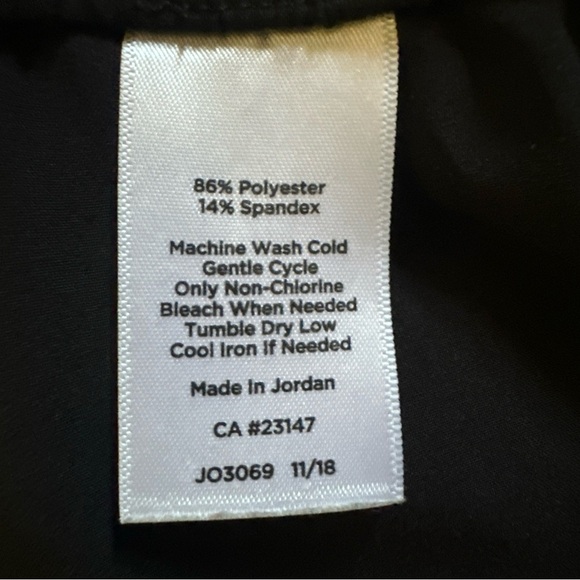 T by Talbots Black Capri Pants Relaxed Fit - Picture 12 of 12